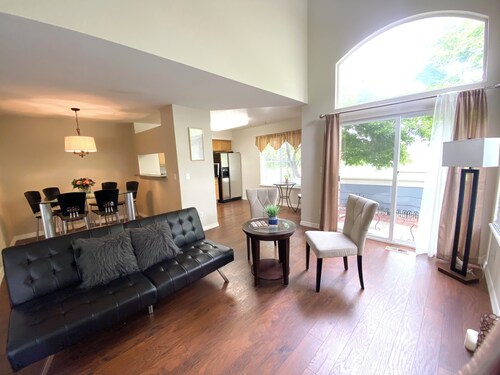 3-bedroom townhome in enchanting Parker - minimum 6m lease