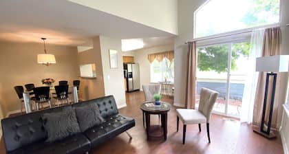 3-bedroom townhome in enchanting Parker - minimum 6m lease