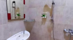 Bathroom - Hotel Khalista (Purwakarta)