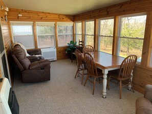 Interior - Cozy 2-bedroom house right off Pomme de Terre Lake! (Flemington)
