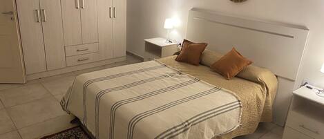 2 bedrooms, WiFi, bed sheets