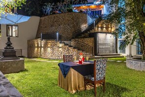 Khu ẩm thực ngoài trời