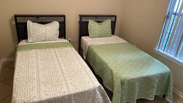 4 bedrooms, iron/ironing board, WiFi, bed sheets