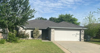 A Stay Away_ 4 bed 2 bath comfy home for your say.