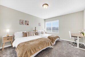 3 bedrooms, iron/ironing board, WiFi, bed sheets - The Hills in Lorson Ranch (Colorado Springs)