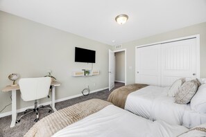 3 chambres, fer et planche à repasser, Wi-Fi, draps fournis