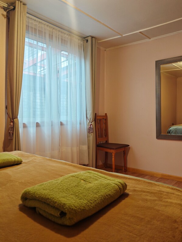 2 bedrooms, free WiFi, bed sheets, wheelchair access