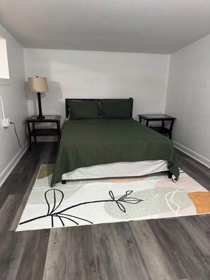 1 bedroom, free WiFi, bed sheets - Cozy 1-bedroom bungalow in charming Tampa with AC (Tampa)