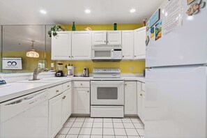 Fridge, microwave, oven, stovetop - Bay Watch 1 203A, Outdoor Pool, Beautiful Condo (Ocean City)