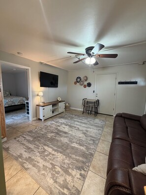 Room - Enjoyable 1-bedroom apartment in charming Prescott- close to trails (Prescott)