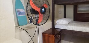 Gemeinsamer Standard-Schlafsaal, Nur Frauen, Nichtraucher, Meerblick