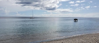 Roseau Beach Hostel