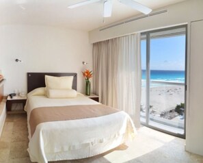 Room -  1-bedroom at Sunset Royal Beach resort in Cancún with fitness room (Cancún)