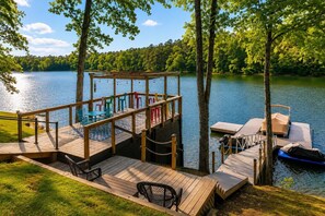 Property grounds - Lakefront Retreat on High Rock Lake - Dock, Kayaks & Game Room (Denton)