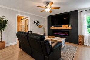 TV, fireplace, video games, ping pong - Lakefront Retreat on High Rock Lake - Dock, Kayaks & Game Room (Denton)