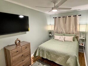 1 bedroom, WiFi, bed sheets - Cozy 1-bedroom condo in amazing Hilton Head Island with AC, steps to the beach (Hilton Head Island)