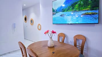 Apartamento conforto, 2 quartos, vista para o jardim