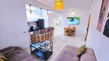 Comfort Apartment, 2 Bedrooms, Garden View | Living area