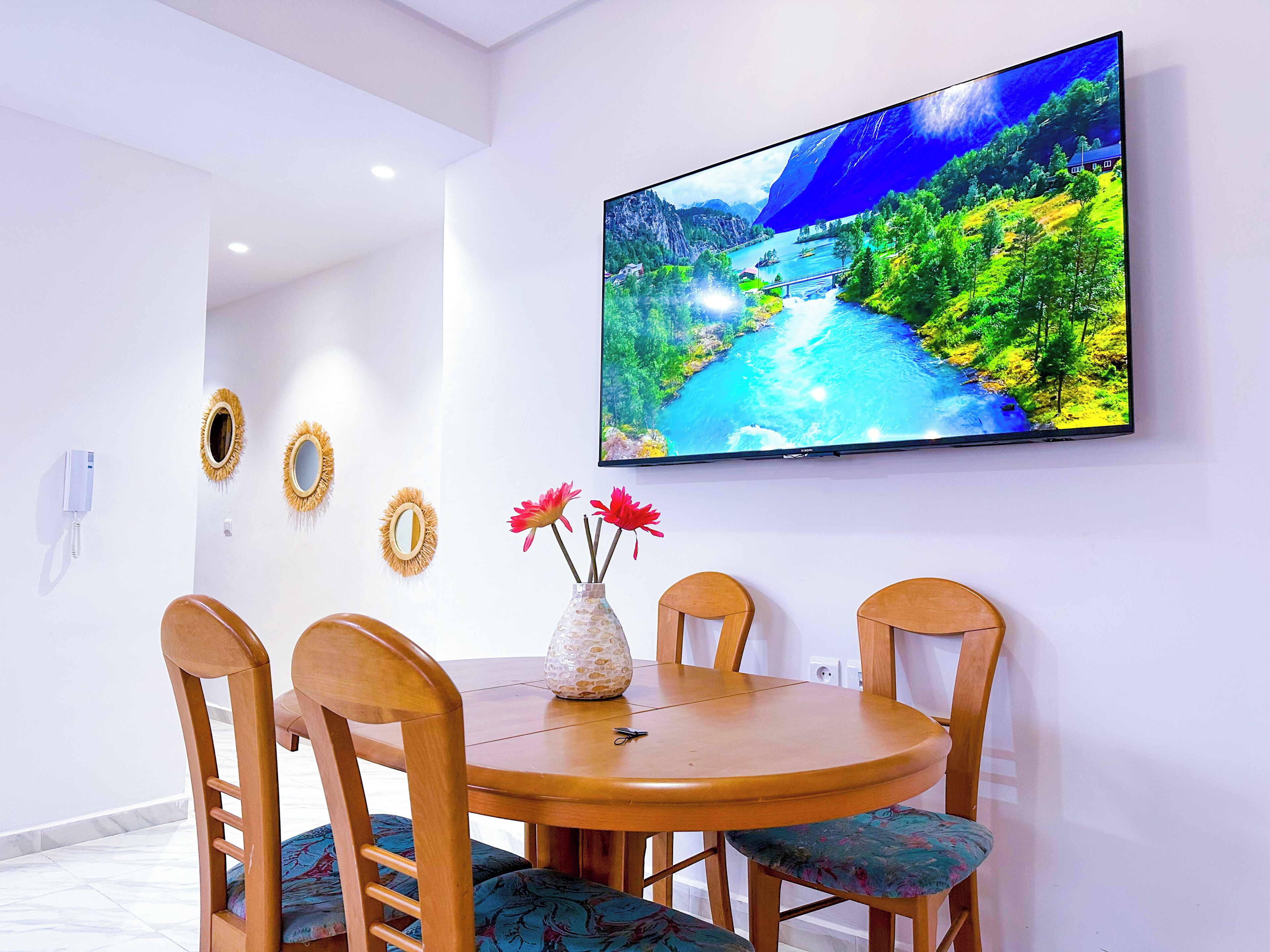 Comfort Apartment, 2 Bedrooms, Garden View | Dining room