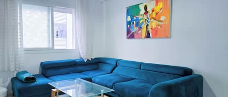 Family Apartment, 3 Bedrooms, Garden View | Living area