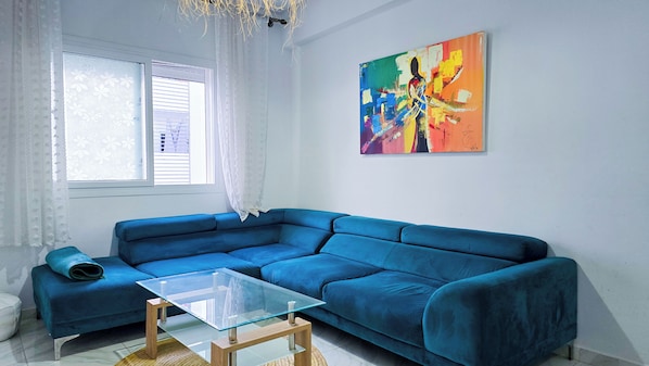Family Apartment, 3 Bedrooms, Garden View | Living area