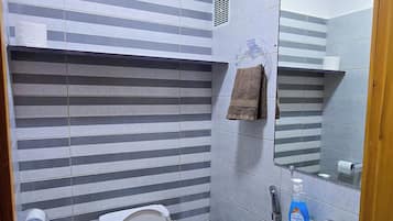 Apartamento família, 3 quartos, vista para o jardim | Banheiro