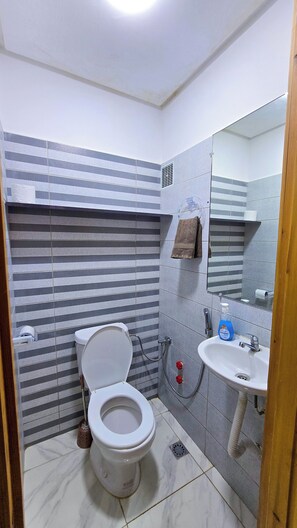Family Apartment, 3 Bedrooms, Garden View | Bathroom - Elite Holiday Homes - Akdital & Aéroport (Meknès)