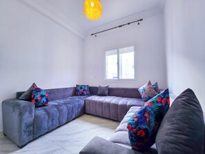 Căn hộ dành cho gia đình, 3 phòng ngủ, quang cảnh vườn | Khu vực làm việc phù hợp cho laptop, màn/rèm cản sáng 