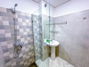 Appartement Confort, 2 chambres, vue jardin | Salle de bain