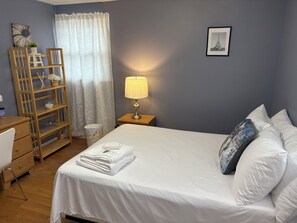 3 bedrooms, desk, iron/ironing board, free WiFi