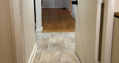 Lovely 3-bedroom apartment with AC in Syracuse