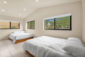 5 Schlafzimmer, Schreibtisch, Bügeleisen/Bügelbrett, kostenloses WLAN