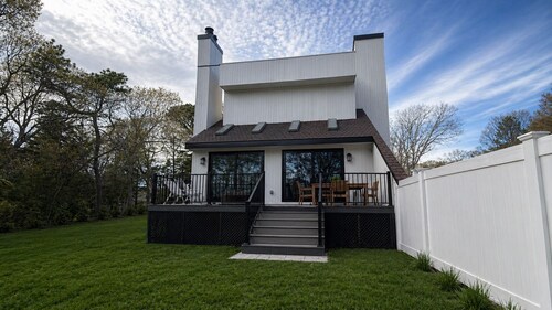 Hamptons Contemporary 4 beds cozy home minutes to beaches, village, US Open disc