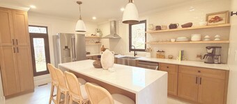 Hamptons Contemporary 4 beds cozy home minutes to beaches, village, US Open disc