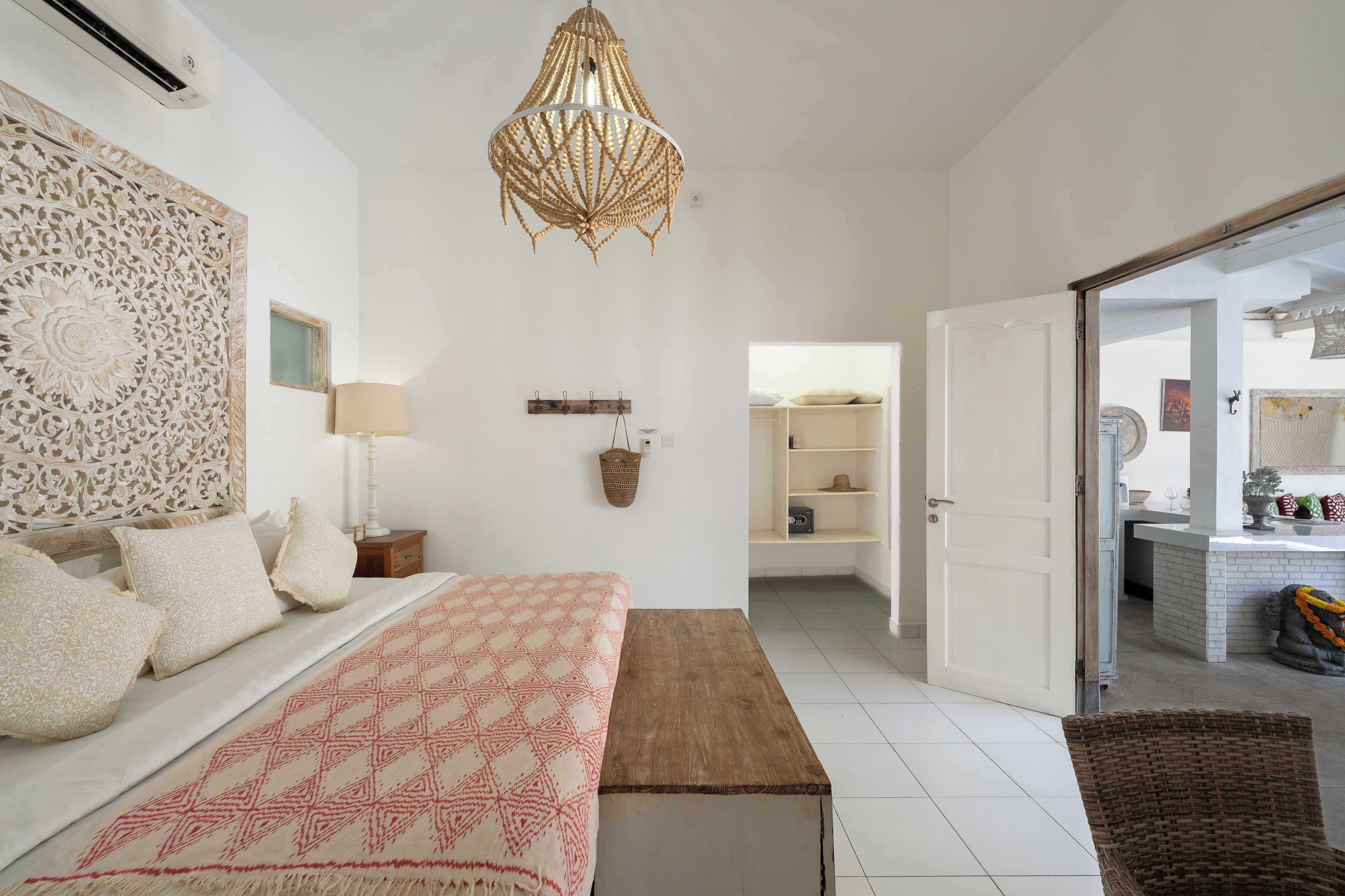 Vila, 2 kamar tidur, patio, pemandangan kolam renang | Brankas, didekorasi berbeda-beda, dan meja kerja