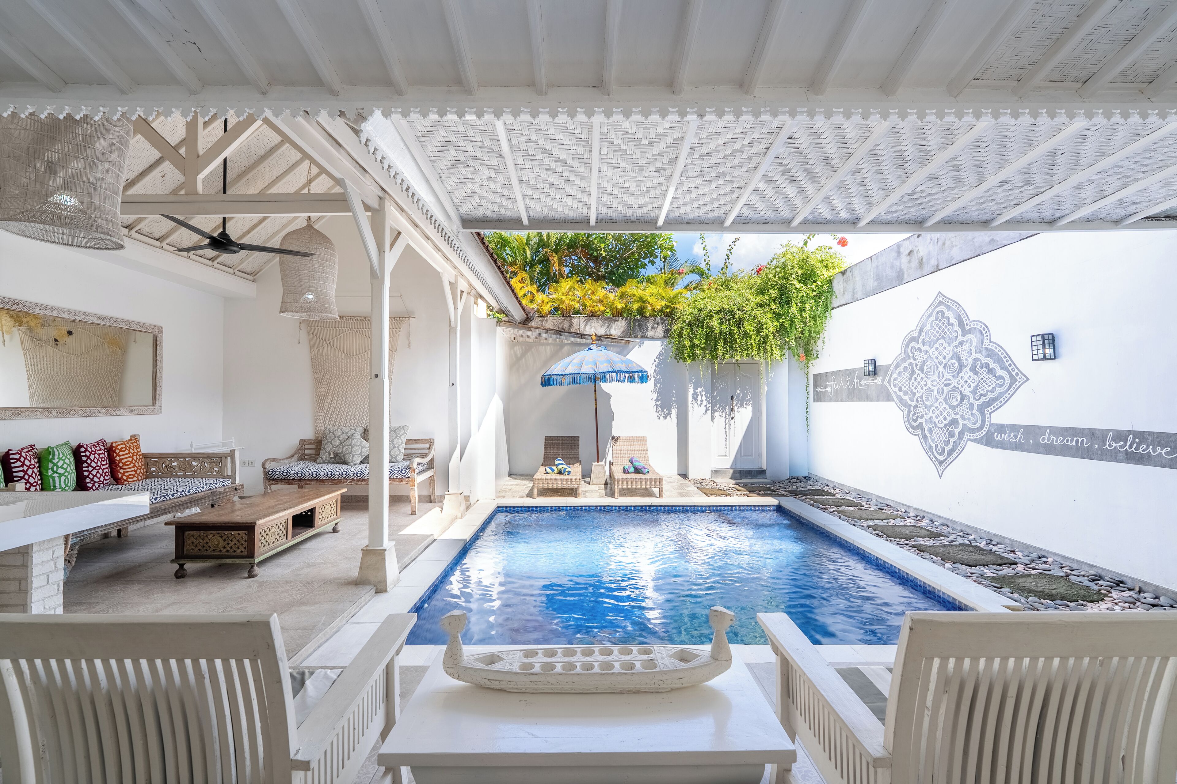 Outdoor pool, pool umbrellas, sun loungers