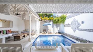 Outdoor pool, pool umbrellas, sun loungers