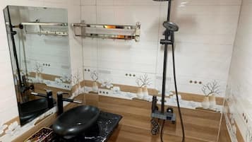 Habitación doble panorámica, vista a la montaña | Baño