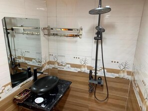 Habitación doble panorámica, vista a la montaña | Baño