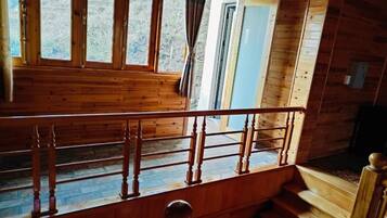 Comfort Single Room, Balcony, Mountain View | Interior