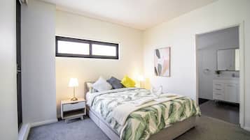 3 bedrooms, iron/ironing board, WiFi, bed sheets
