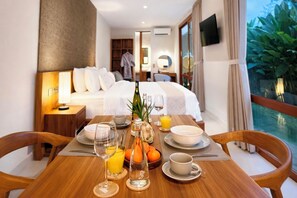 Desk, free WiFi, bed sheets - Damarya Boutique Villas Ubud (Ubud)