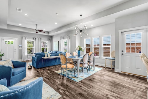 3-bedroom house with fenced yard and private pool