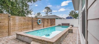 3-bedroom house with fenced yard and private pool