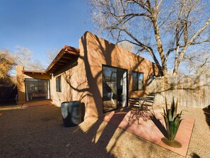 Outdoor dining - Casa Monte de Santa Fe NM (Santa Fe)