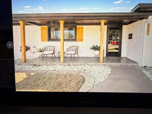 Terrace/patio - 2400 SQ FT 4/2 house 5 minutes fm TTU, Large Backyard and Sauna (Lubbock)