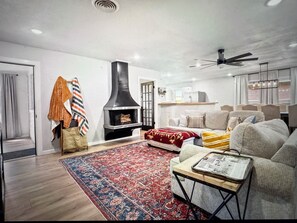 Living area - 2400 SQ FT 4/2 house 5 minutes fm TTU, Large Backyard and Sauna (Lubbock)