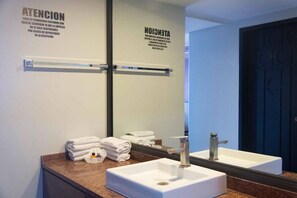 Bathroom - Maxintimo Hotel (Mexico City)