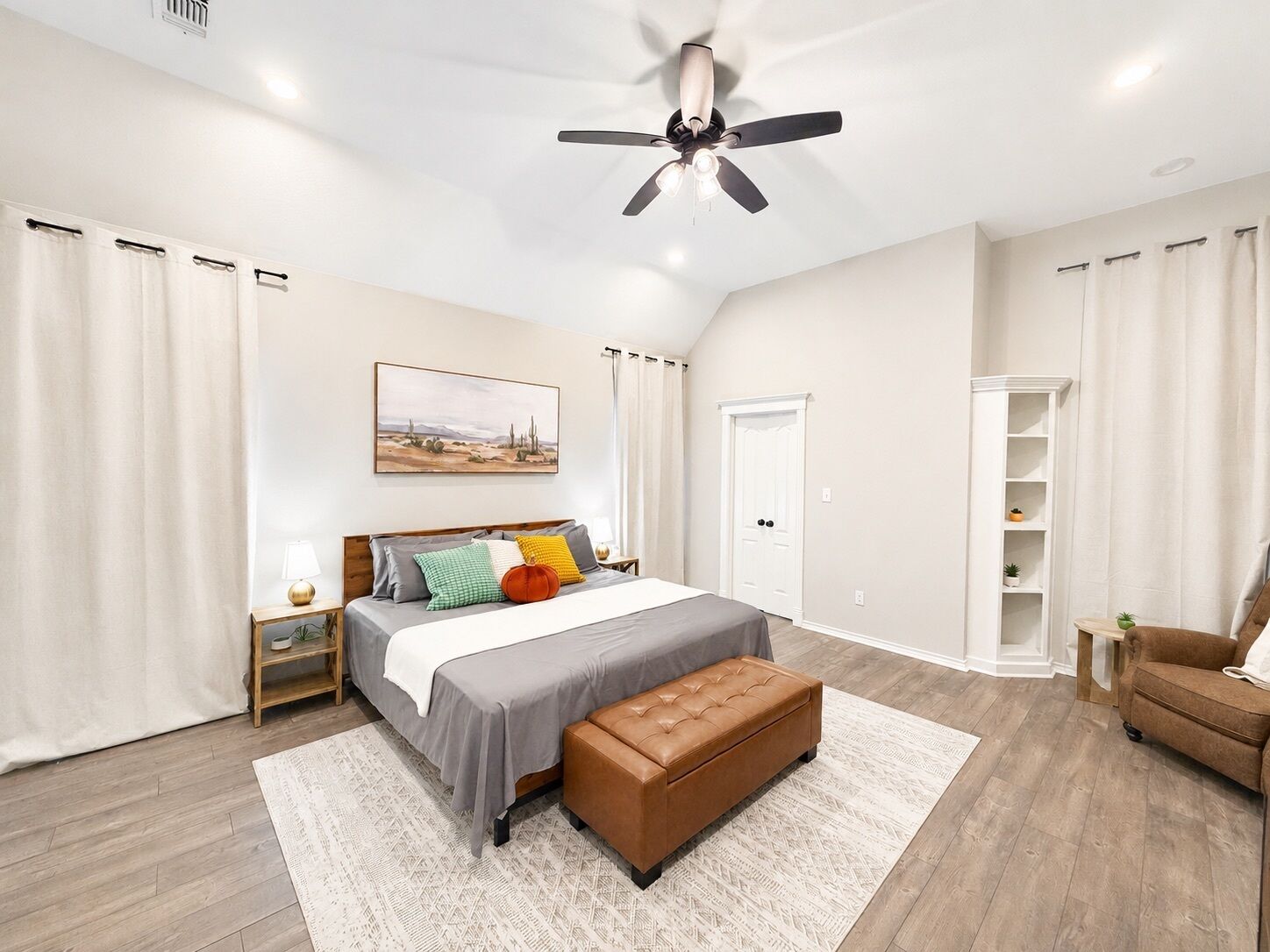 4 bedrooms, desk, iron/ironing board, travel crib