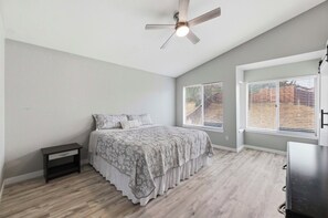5 slaapkamers, een strijkplank/strijkijzer, wifi, beddengoed
